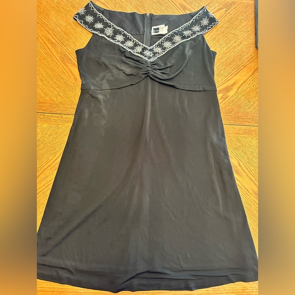 Tadashi Too Black Dress Off The Shoulders With Beadery Knee Length Size 2X - Picture 7 of 12